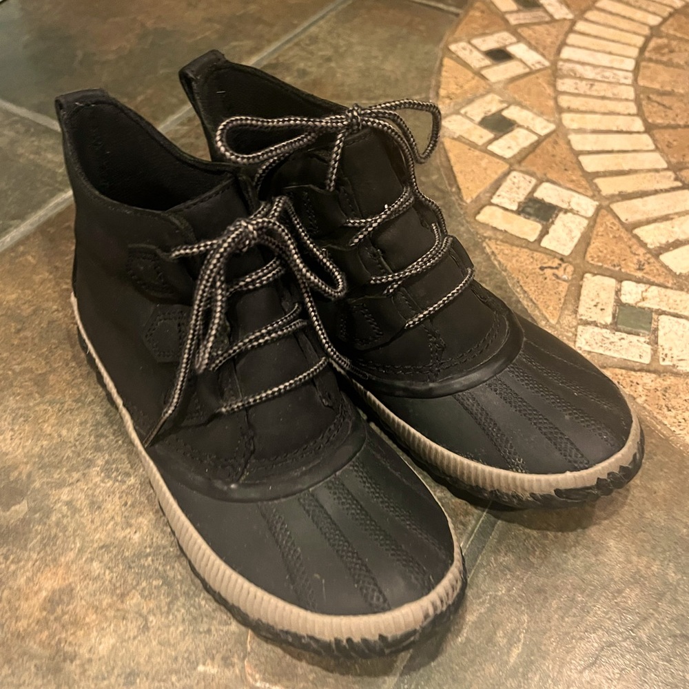 Sorel Out N About boots size 7.5